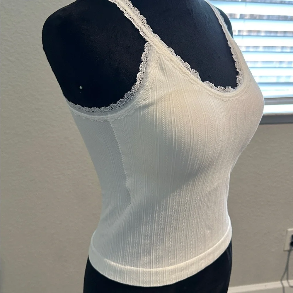 NWT Women’s White Tank Top with built in bra - Picture 4 of 7